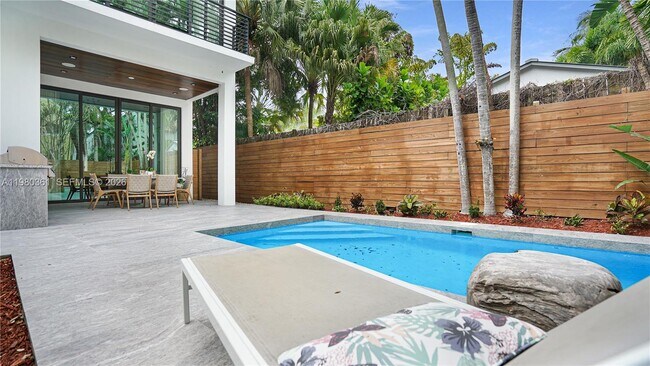 Building Photo - 3075 Mary St