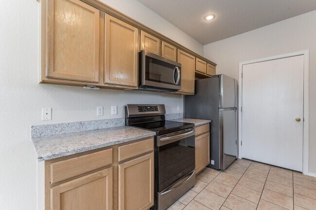 Building Photo - Milliken Duplex