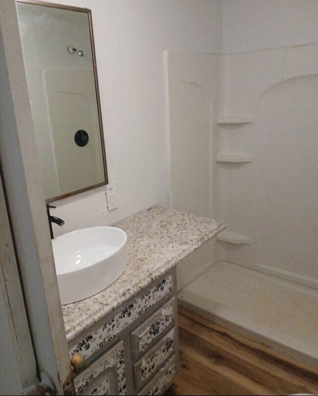 Building Photo - Cozy 3 bedroom house