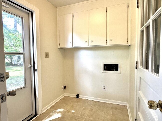 Building Photo - 435 Southwick Dr