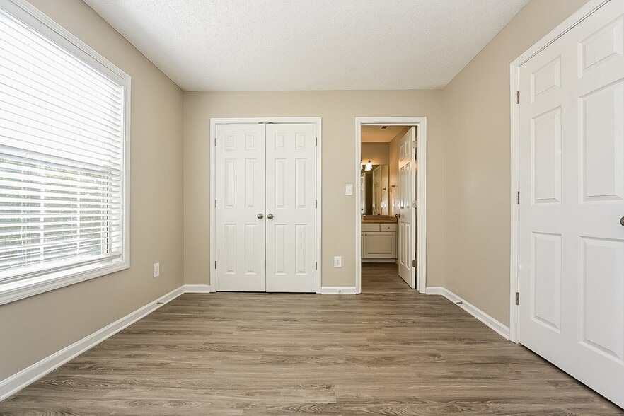 Building Photo - 1374 Buckingham Dr