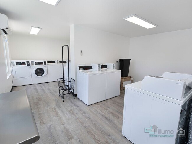 Building Photo - V-DAY SPECIAL, APPLY TODAY MOVE-IN RENT FREE!