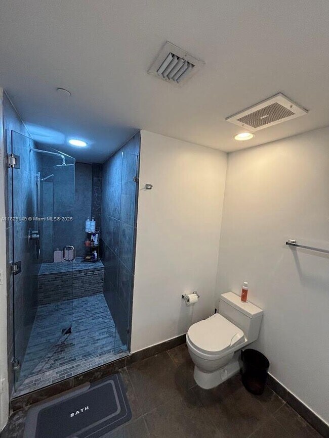 Building Photo - 465 Brickell Ave