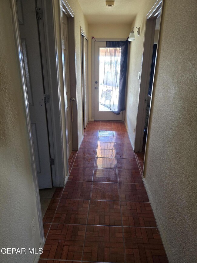 Building Photo - 1400 Cravens St