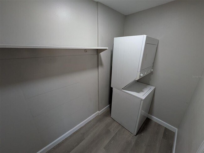 Building Photo - 562 Flemming Way