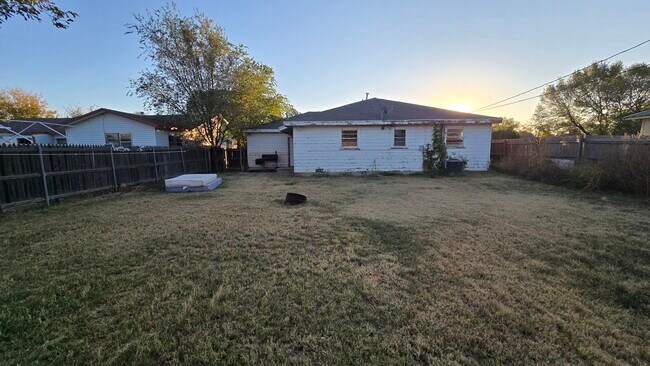 Building Photo - 4114 S Bowie St