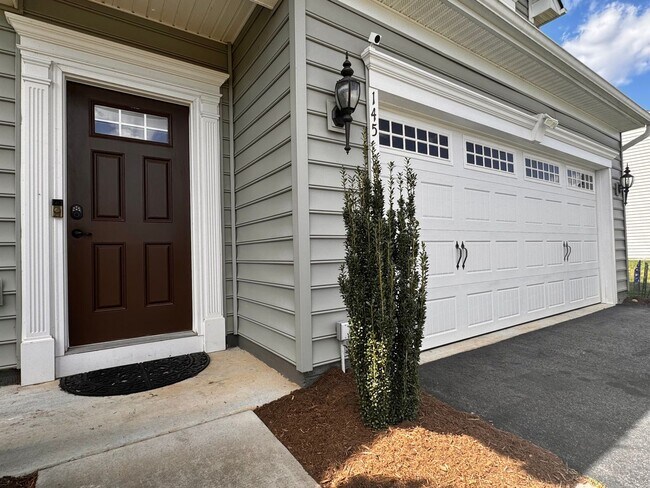Building Photo - 145 Holly Hill Dr
