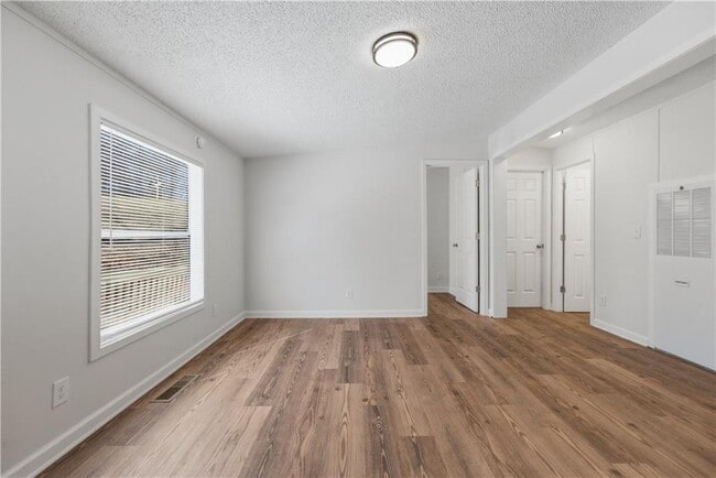 Building Photo - 190 Chivalry Ln