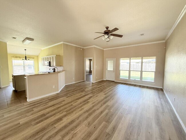 Building Photo - 2409 Gail Dr