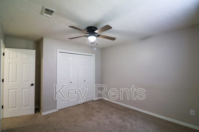 Building Photo - 9001 Thompson Dr