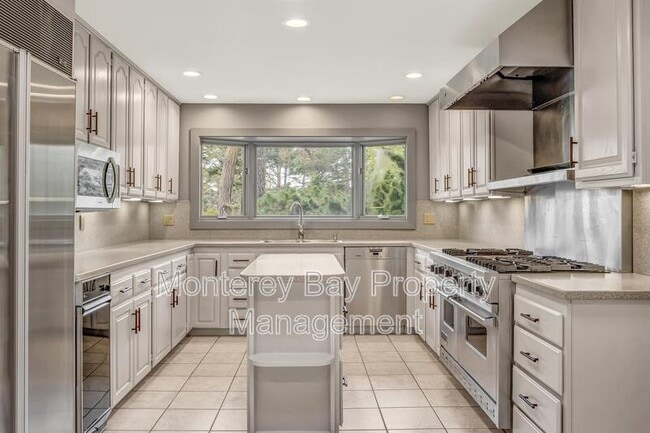 Building Photo - 4083 Sunset Ln