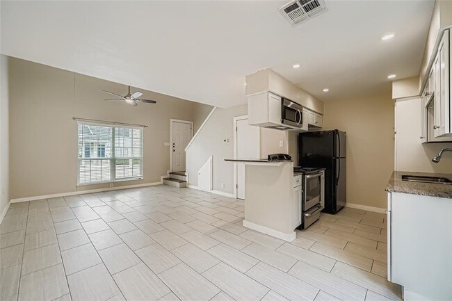 Building Photo - 5604 Woodrow Ave