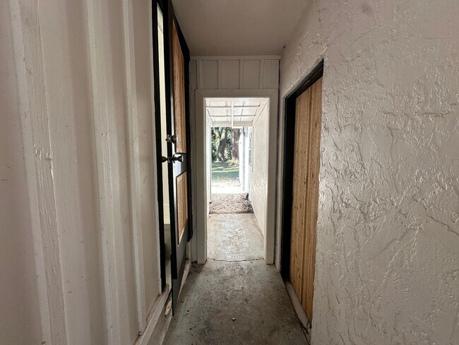 Building Photo - Cozy 1-Bedroom Cottage | All Utilities Included | Pet-Friendly