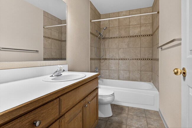 Building Photo - 2074 N Siesta Ave