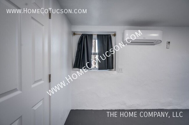 Building Photo - 940 E Florita St