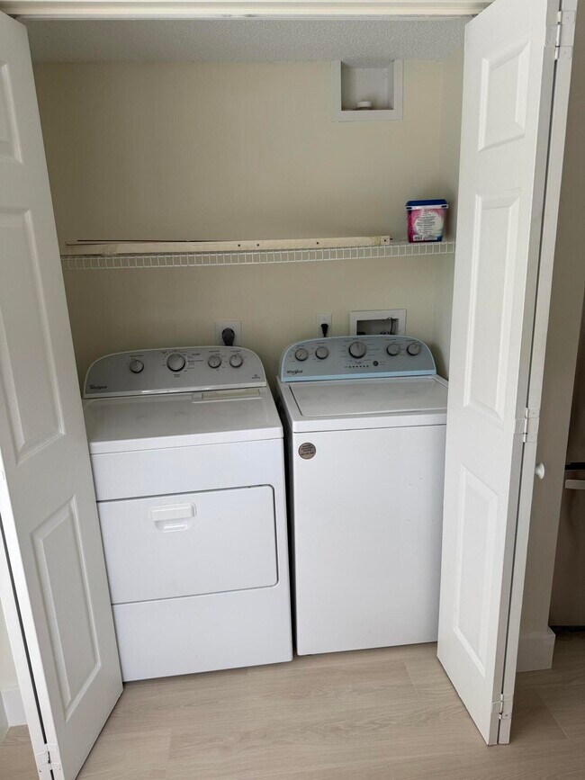 Building Photo - 13505 Fountain View Blvd