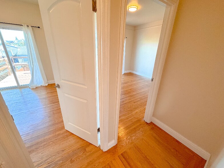 Building Photo - 472 Ramsell St