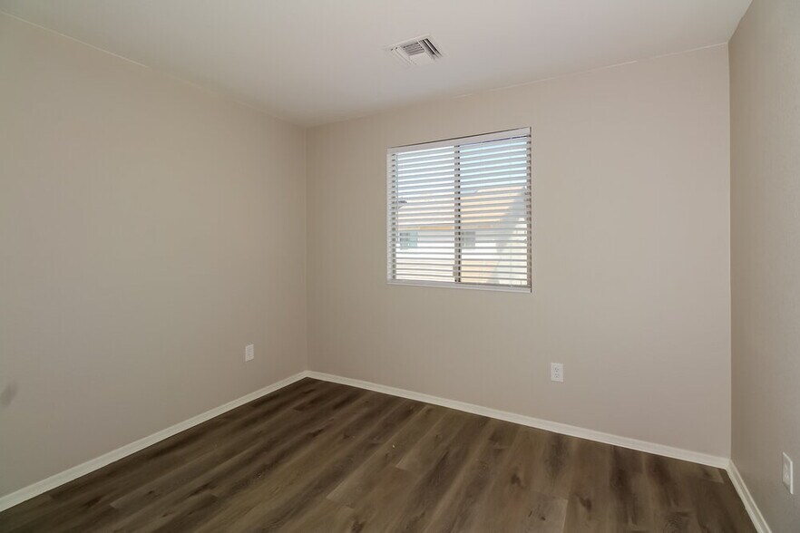 Building Photo - 10584 E Pleasant Pasture Dr