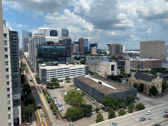 Building Photo - 2016 Main St