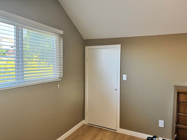 Building Photo - Beautiful 4-Bedroom + Loft Home in Desirab...