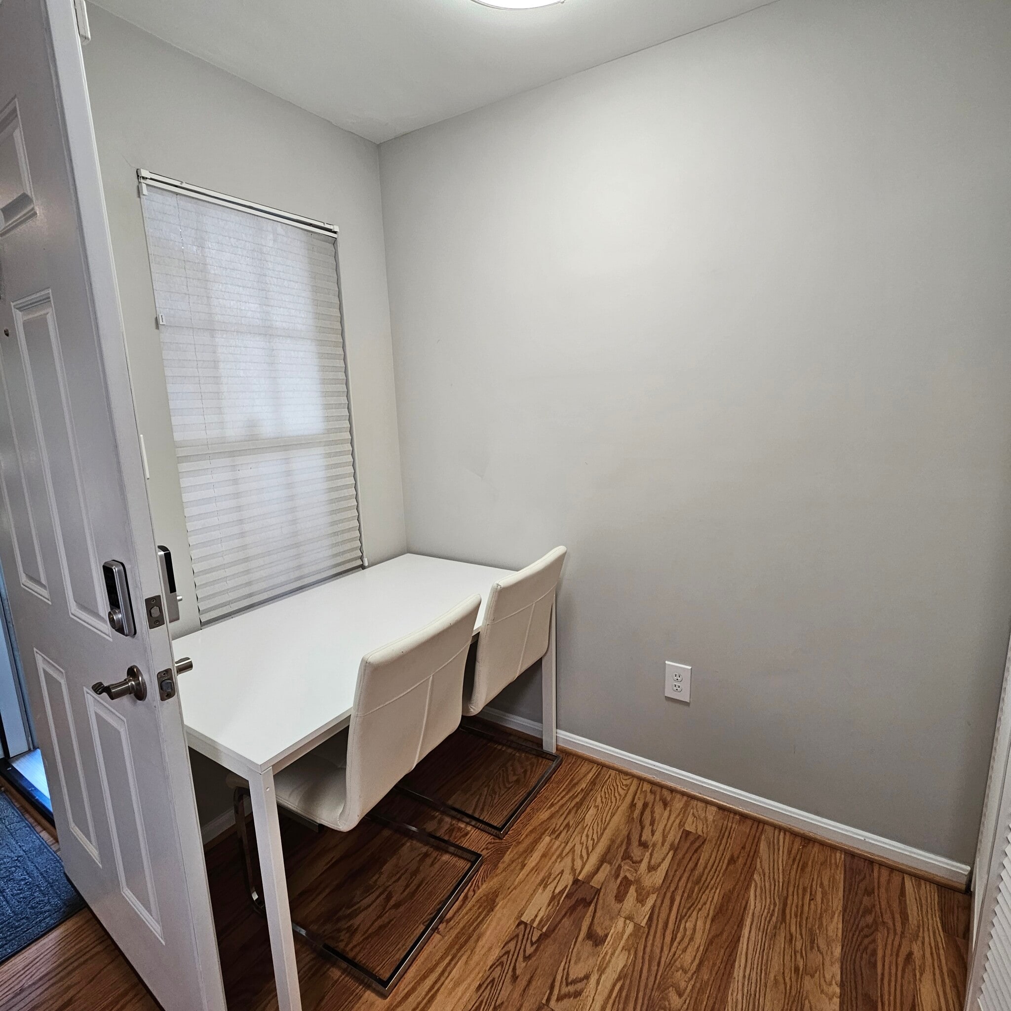 Building Photo - 8637 Beekman Pl