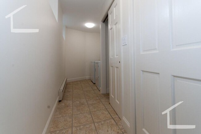 Building Photo - 35 Bentley St