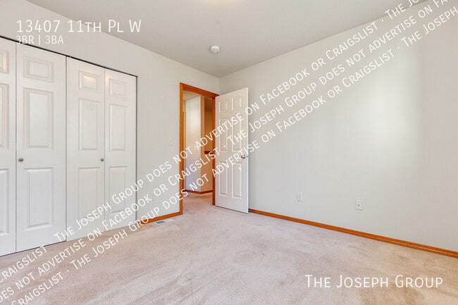 Building Photo - 13407 11th Pl W