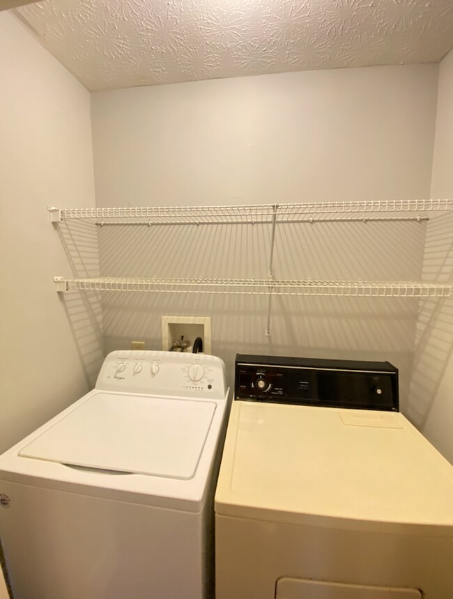 Building Photo - Perfect Duplex in a Great Auburn Neighborhood!