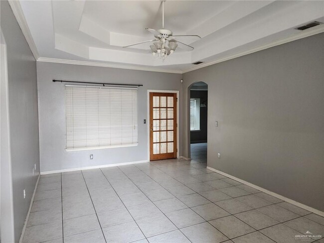 Building Photo - 18 Kerria Ave