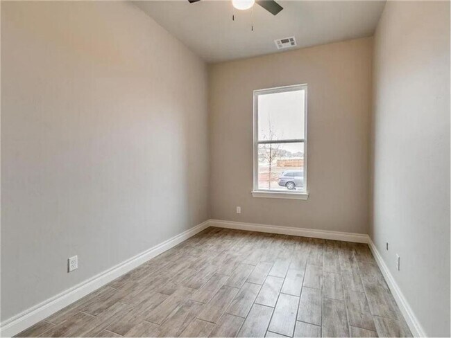 Building Photo - Gorgeous Newer Build! 4 Bed 3 Bath in Deer...