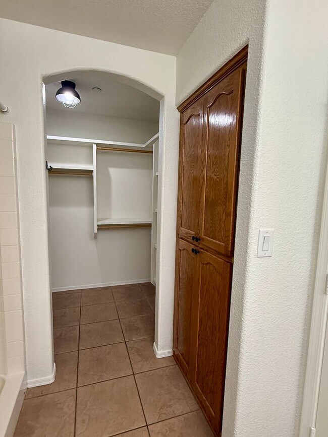 Building Photo - 3108 S Ragen Dr