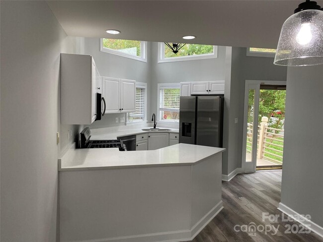 Building Photo - 14550 Waterside Dr