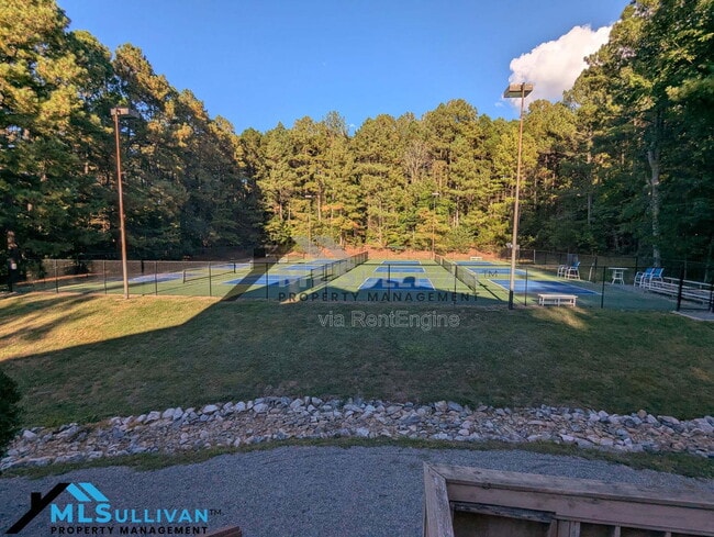 Building Photo - 4930 Pine Cone Dr