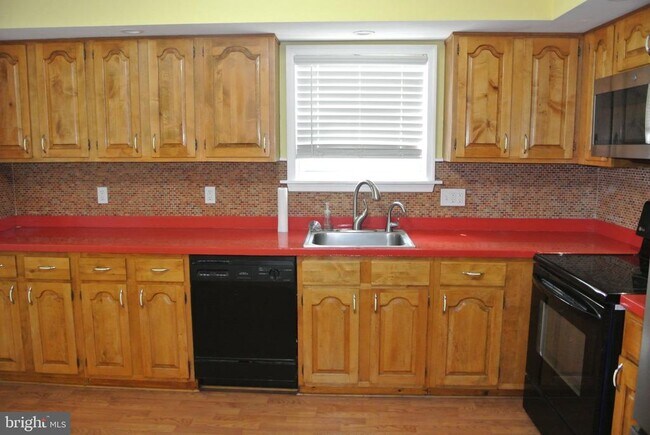 Building Photo - 6 Cobblestone Dr