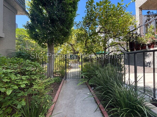 Building Photo - 352 S Orange Grove Blvd