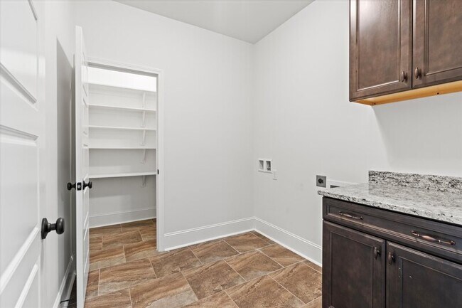 Building Photo - 121 Hilltop Ridge Dr