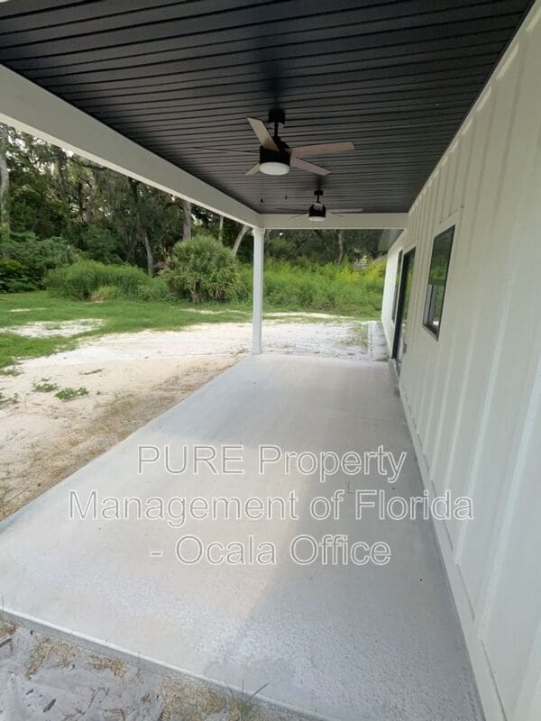 Building Photo - 2635 NE 37th Place Rd