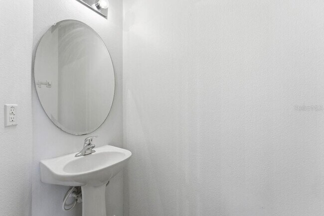 Building Photo - 2795 Oakwater Dr