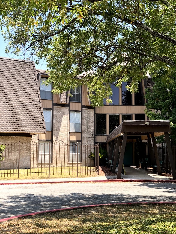 Building Photo - WALNUT MANOR SA APTS