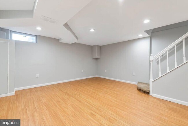 Building Photo - 114 Riverthorn Rd