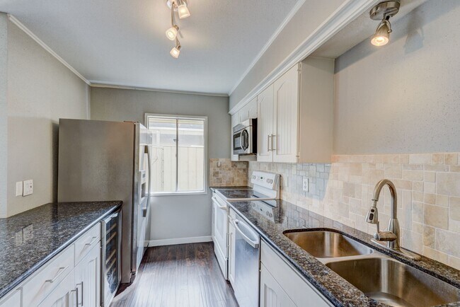 Building Photo - 6444 Burgoyne Rd