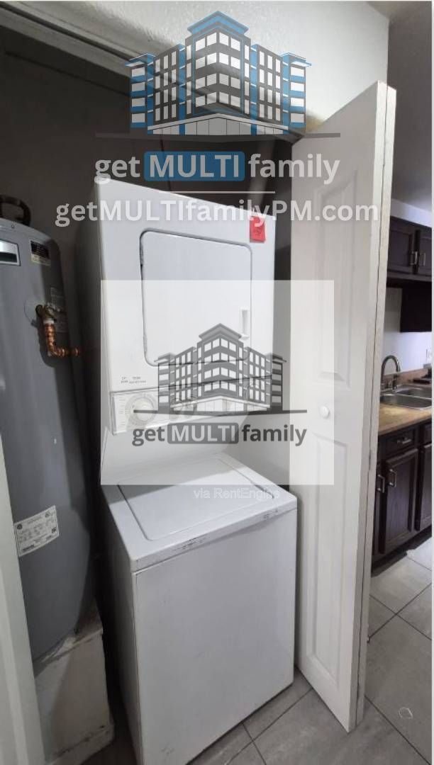 Building Photo - 3006 E Granada Rd