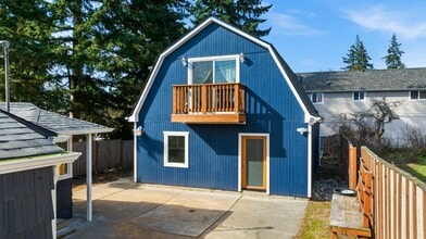 Building Photo - Newly Renovated 1 Bedroom in Quiet Pinehur...