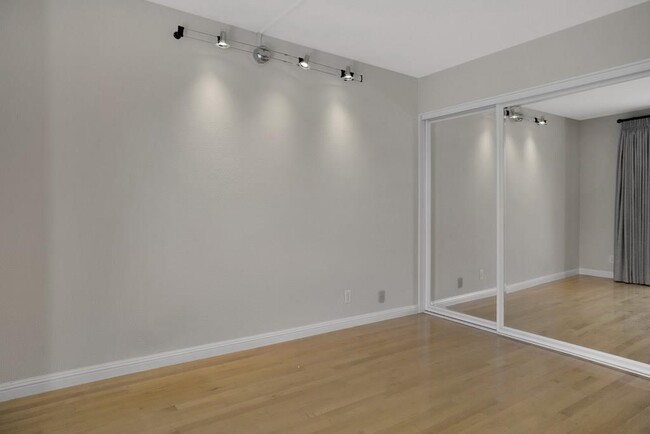 Building Photo - 976 Pizarro Ln