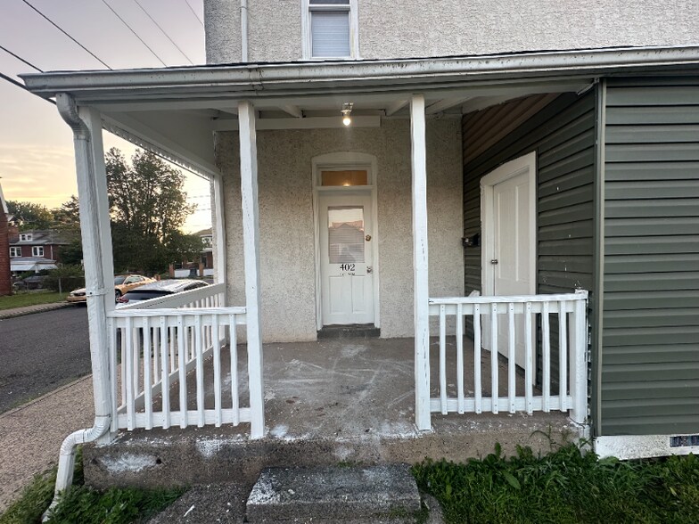 Building Photo - 402 E Vine St
