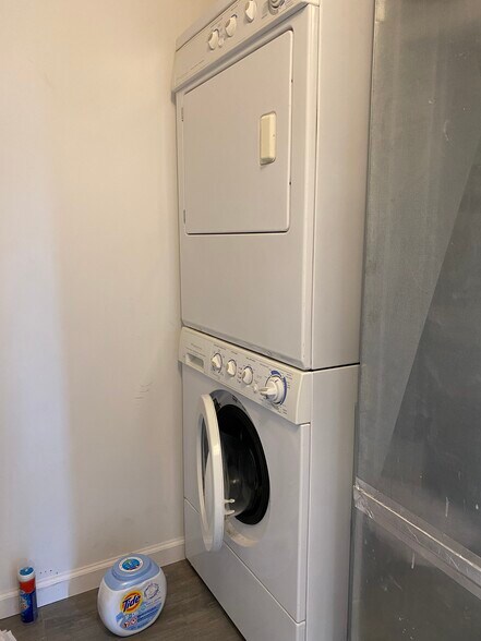 Building Photo - 3326 N Bell Ave