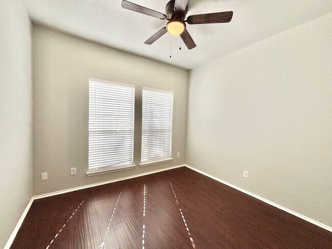 Building Photo - Beautiful One Story Home