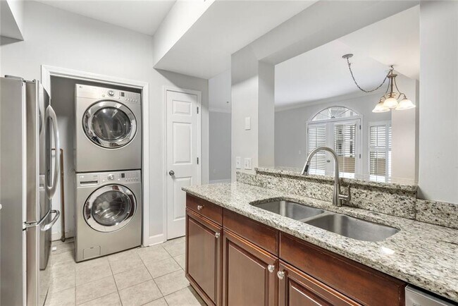 Building Photo - 2161 Peachtree Rd