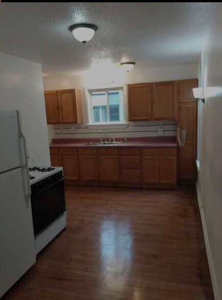 Building Photo - 701 Litchfield St