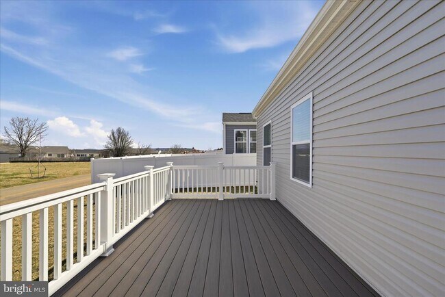 Building Photo - 148 Huntwell W Ave